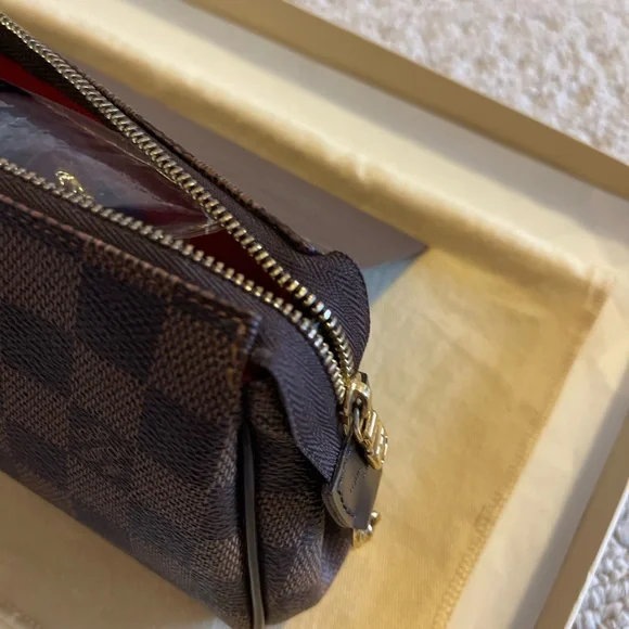 Eva Damier Clutch 🔥SOLD🔥 - Picture 8 of 12